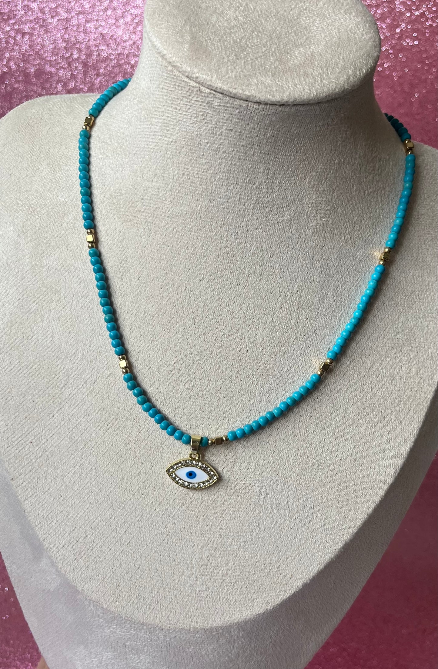Collar Protector con cuentas en celeste ✨🧿 regulable
