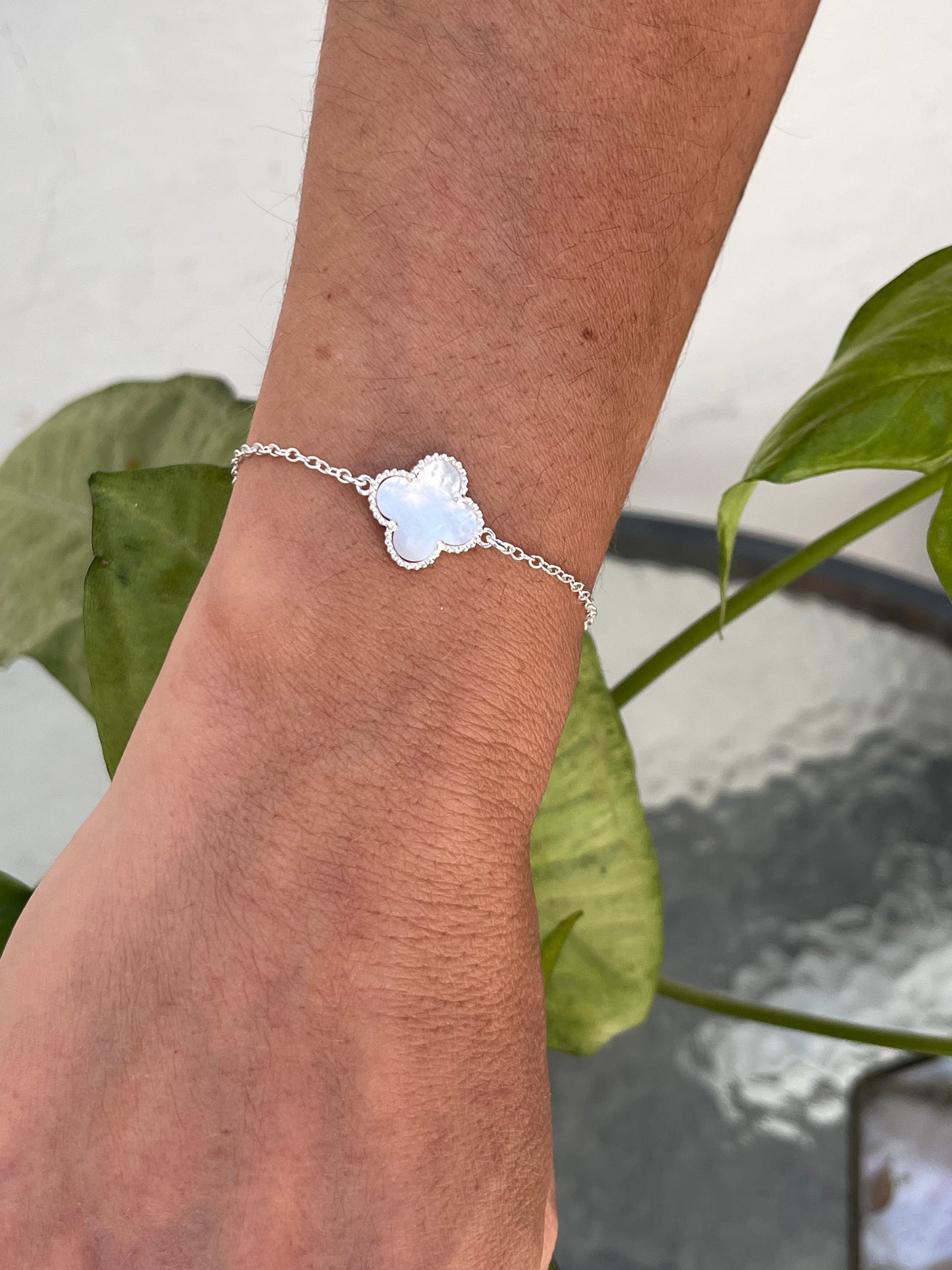 Pulsera trébol en Nácar regulable plata 925