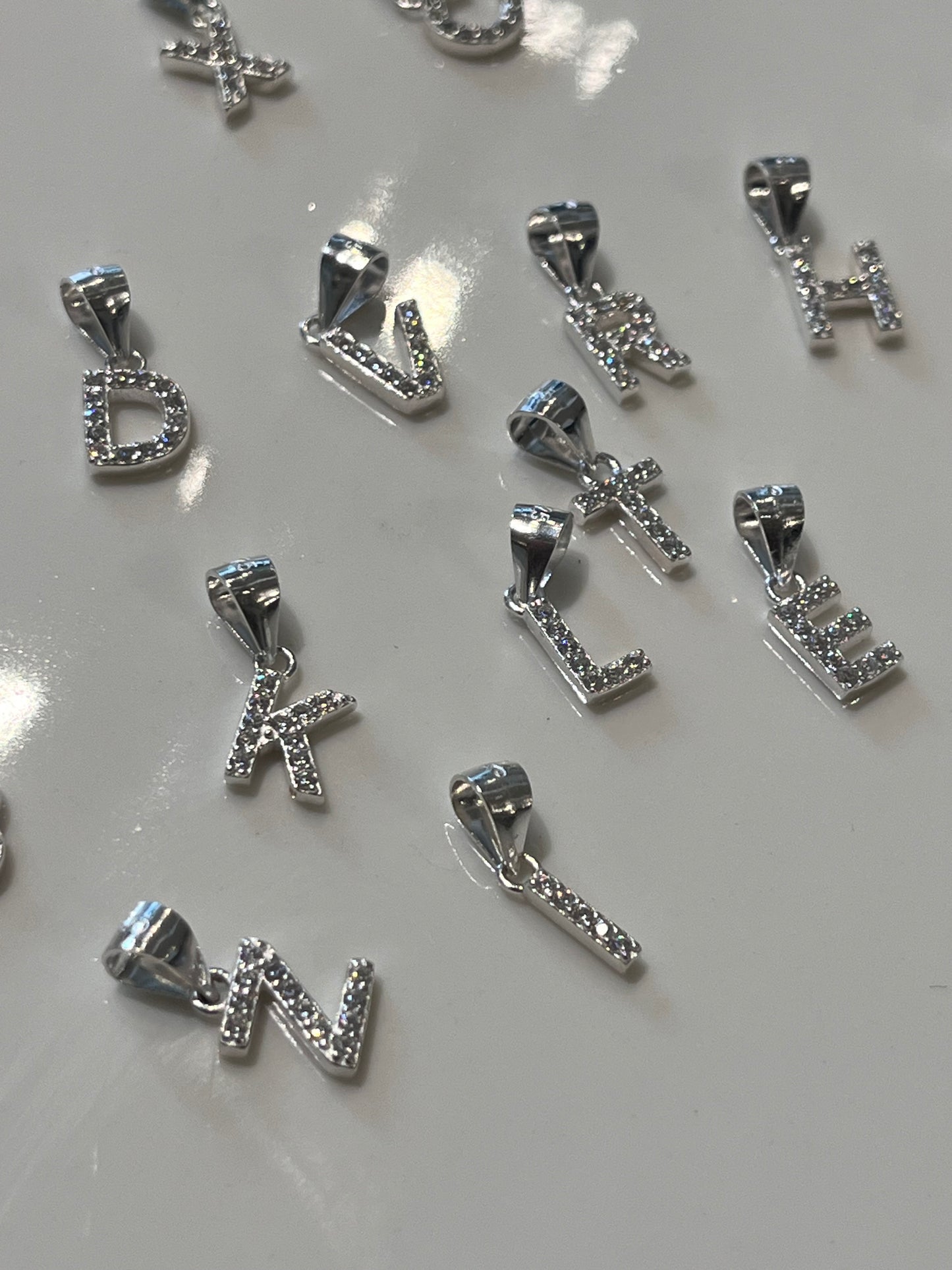 Dijes en plata 925 y circonias!! Iniciales