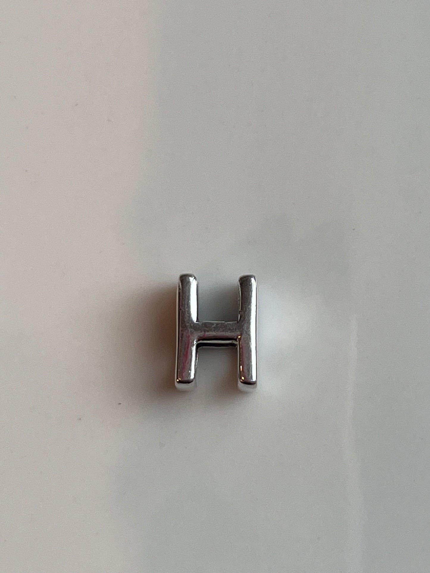 Inicial H en plata 925 dos caras