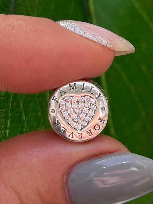 Charms pasante “family forever” doble corazón dé circonia