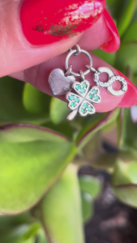 Triple charm infinito🍀♾️❤️🤍